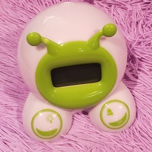 Wake now kids alien clock